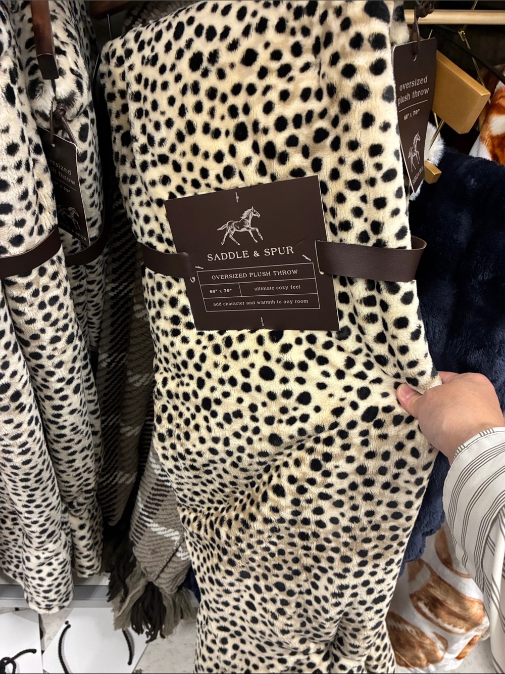 Women's Plush Leopard Print Throw - Cream & Black